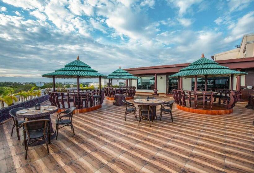 هتل Jenneys Residency