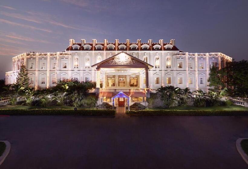 هتل Jenneys Residency