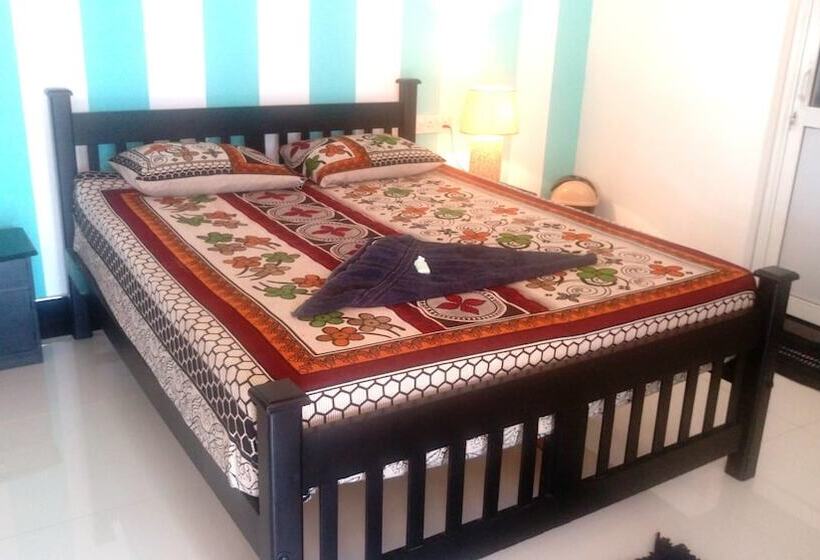 Отель Layathraa Lake View Resort