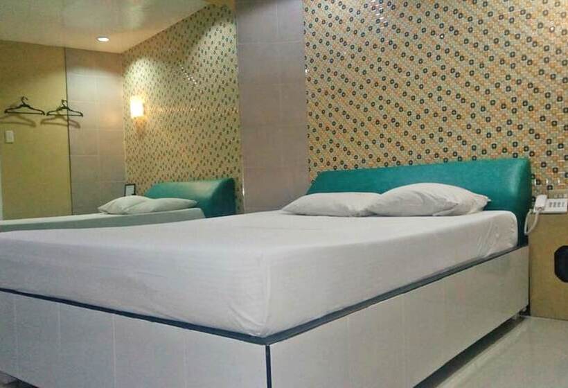 هتل Mahal Kita Drive Inn