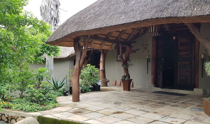 ホテル Oluchi Lodge