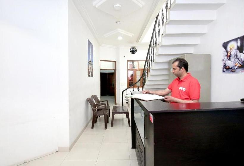 Hotel Oyo 8105 Model Town