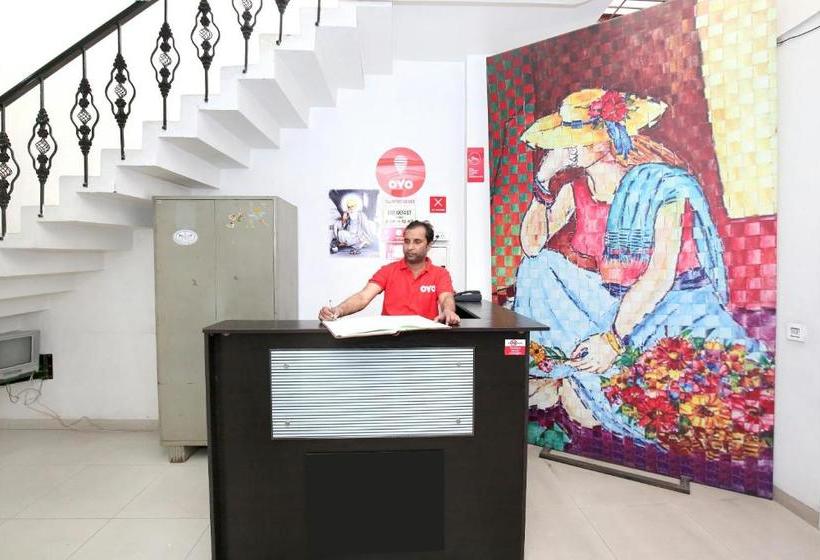 Hotel Oyo 8105 Model Town