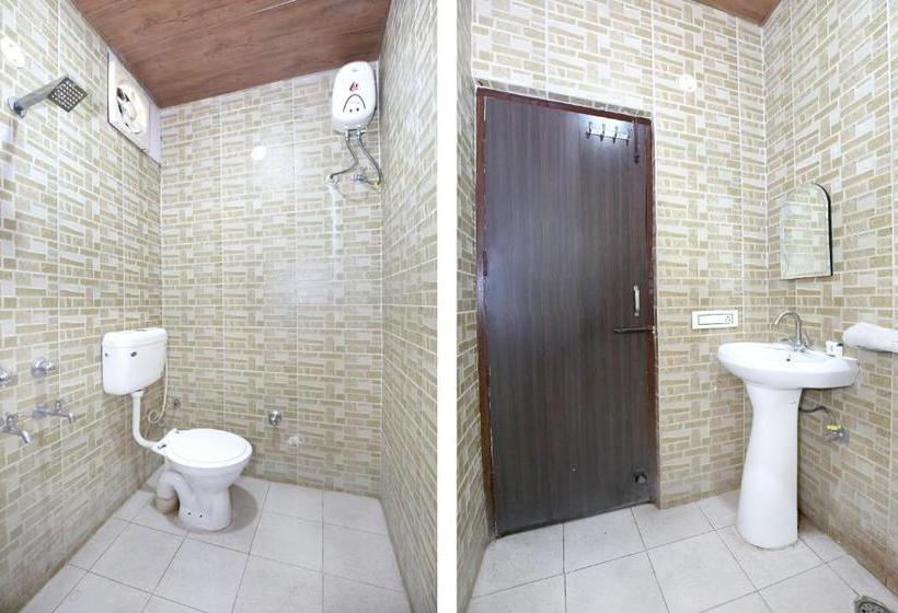 Hotel Oyo 8105 Model Town