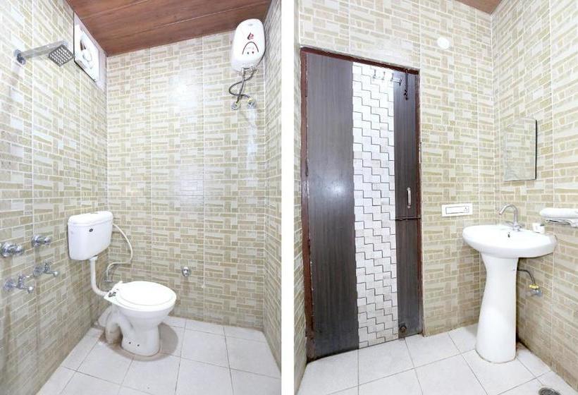 Hotel Oyo 8105 Model Town