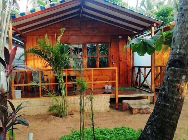 בית מלון כפרי Royal Touch Beach Huts