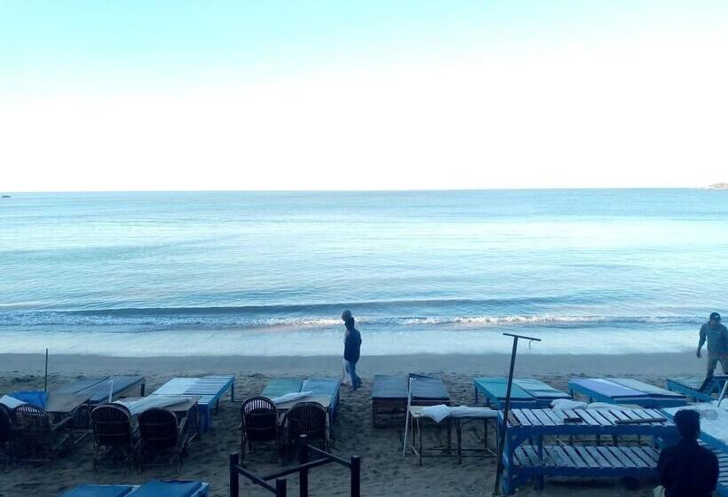 בית מלון כפרי Royal Touch Beach Huts