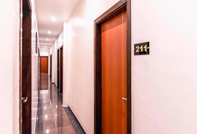 בית מלון כפרי Sea Grand  Colaba