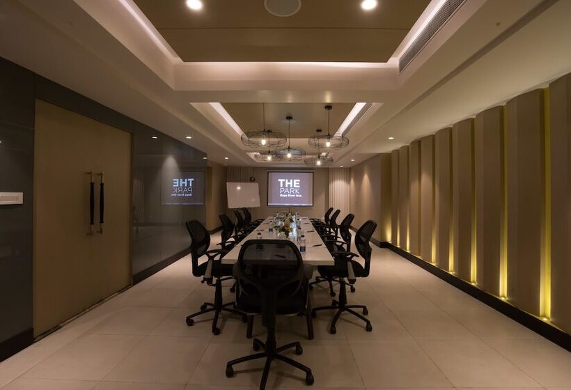 בית מלון כפרי The Park Baga River Goa