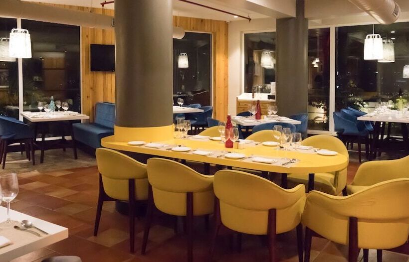 בית מלון כפרי The Park Baga River Goa