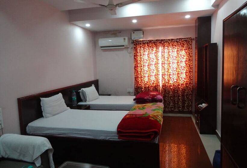 בית מלון כפרי Tribbhuvan