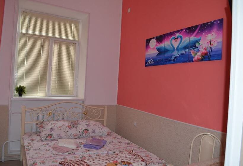 Mini Hotel Uyut On Prospekt Putina 8