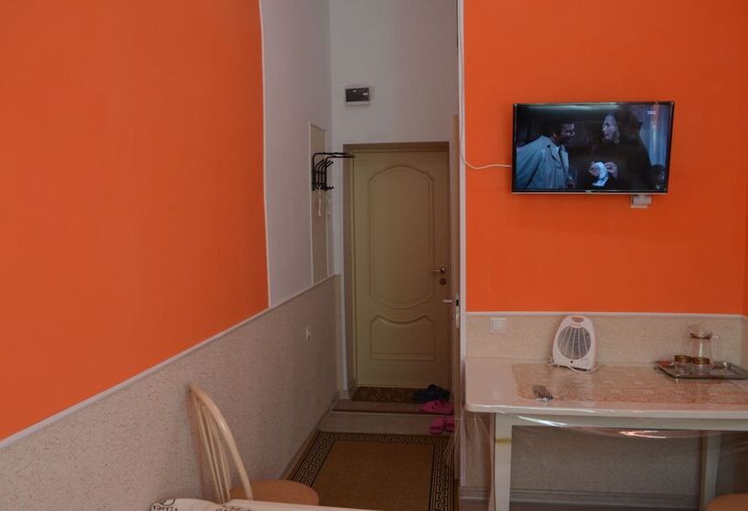Mini Hotel Uyut On Prospekt Putina 8