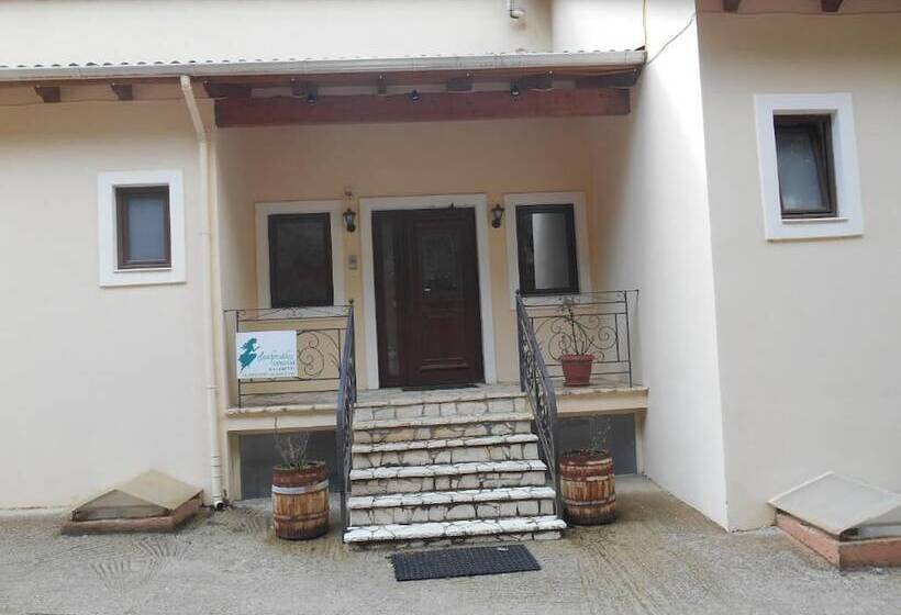 פנסיון Amadriades