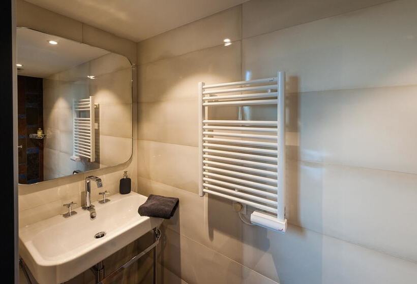 פנסיון Dimensions M