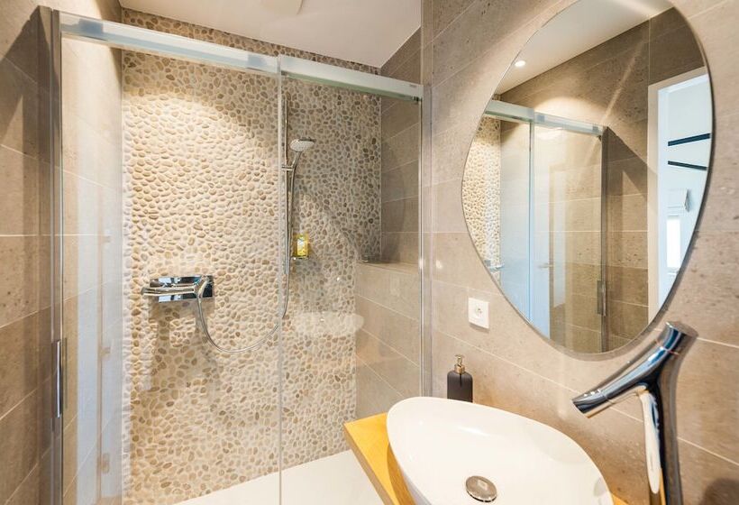 פנסיון Dimensions M