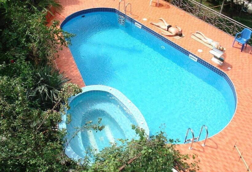 פנסיון Guest House Irina