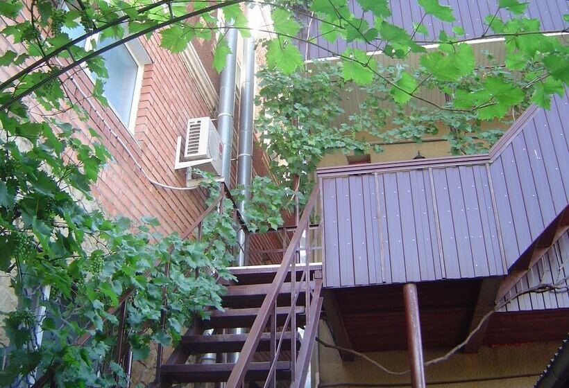 پانسیون Guest House On Chernomorskaya Ulitsa