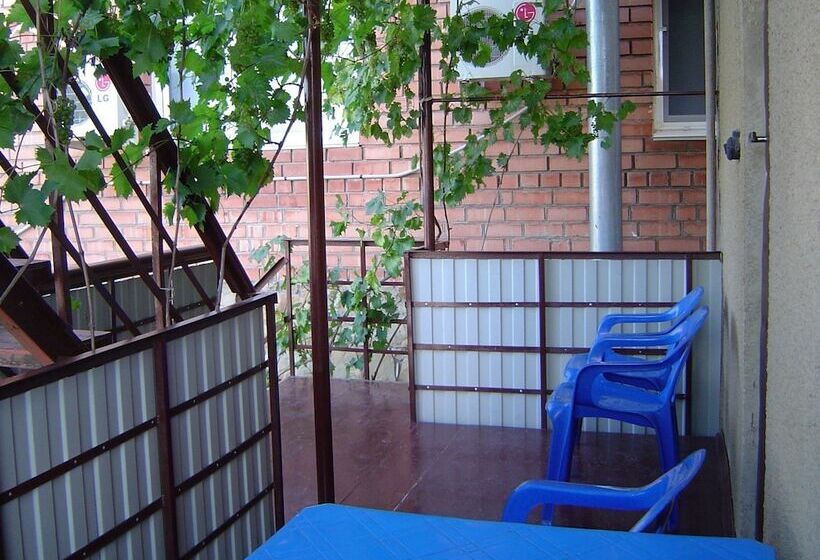 پانسیون Guest House On Chernomorskaya Ulitsa