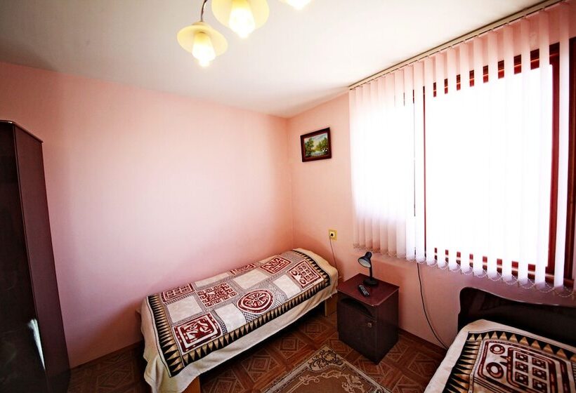 پانسیون Guest House On Chernomorskaya Ulitsa