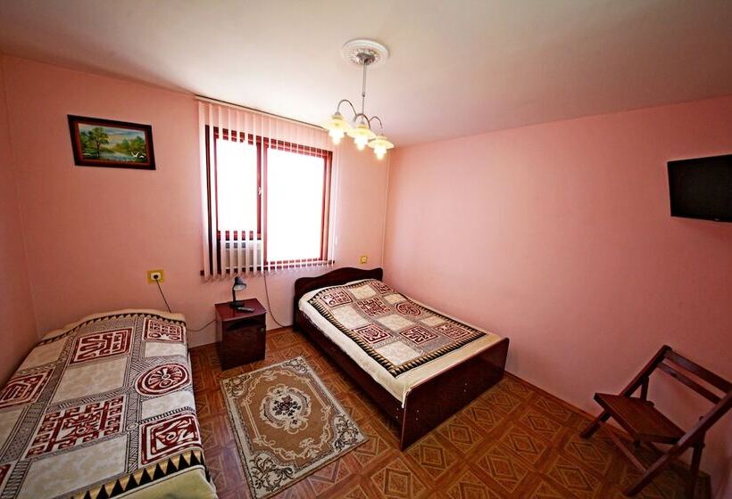 پانسیون Guest House On Chernomorskaya Ulitsa