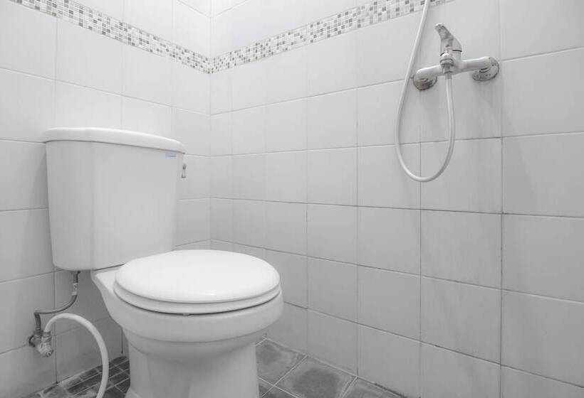 بنسيون Reddoorz Plus Near Hartono Mall