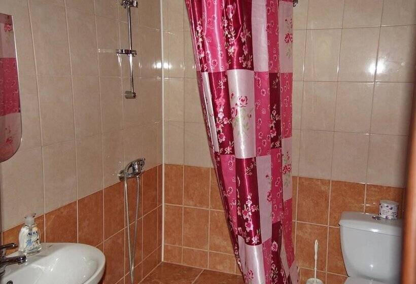 پانسیون Tikhaya Gavan Guest House