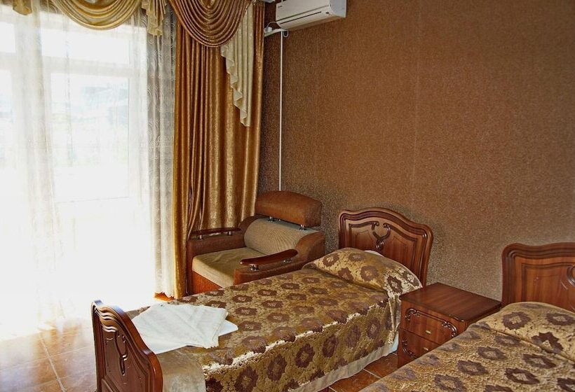 پانسیون Tikhaya Gavan Guest House