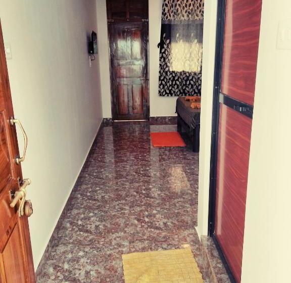 مسافرخانه Shawn S Morjim Enclave