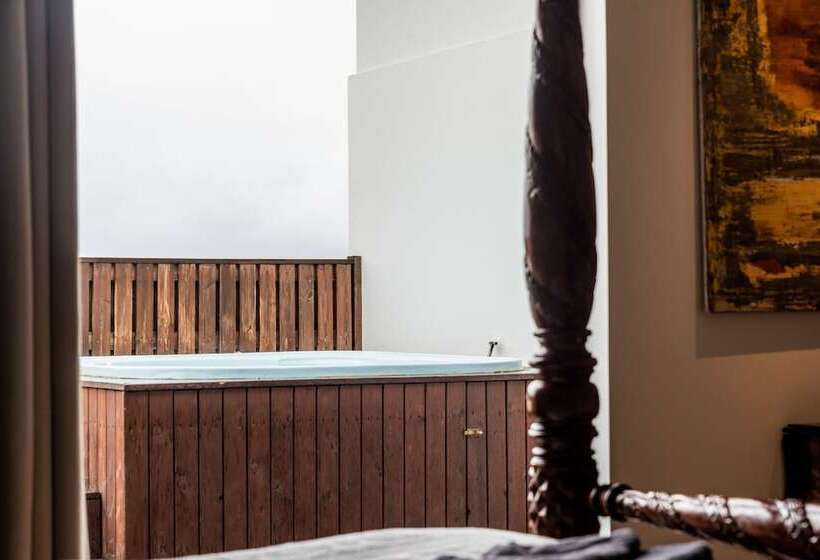 Iceland Sjf Villa, Hot Tub & Outdoor Sauna Amazing Mountains And City View Over Reykjavík