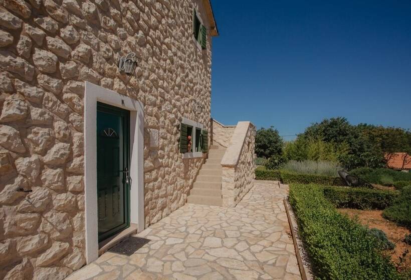 مبيت وإفطار Kalpic Suites & Villa