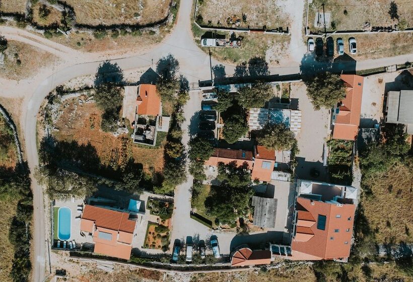 צימר Kalpic Suites & Villa