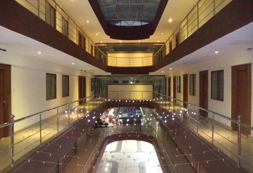 فندق Castle International Premium