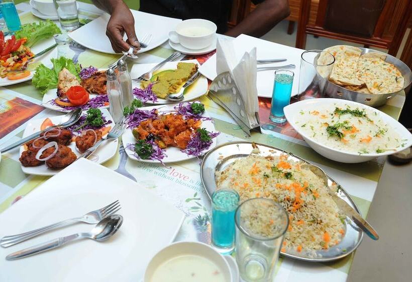 فندق Castle International Premium