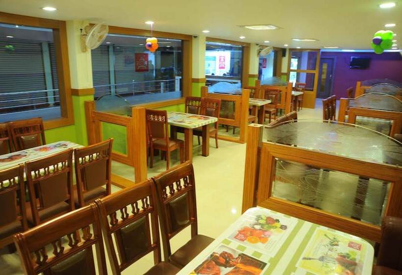 فندق Castle International Premium