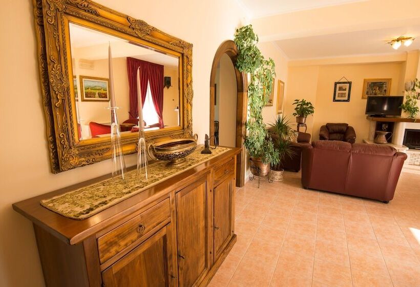 هتل Albergo Della Corte