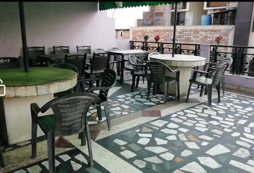 Отель Delhi Regency