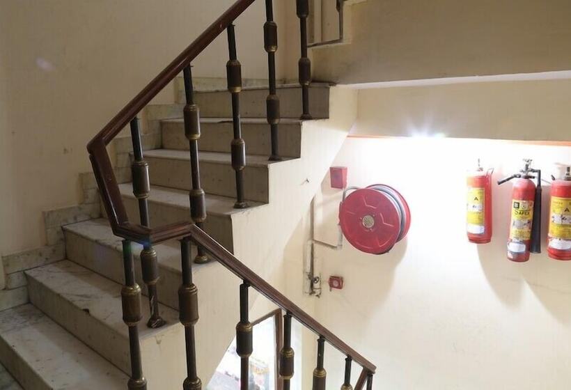 Отель Delhi Regency