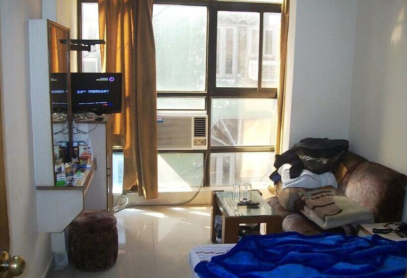 Отель Delhi Regency