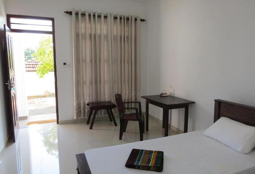 فندق Sailors Mirissa