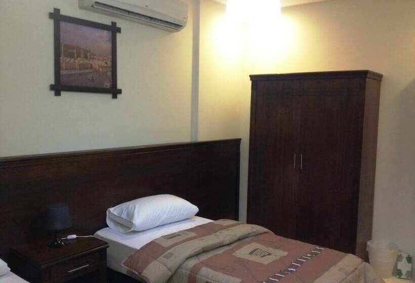 Отель Shoroq Al Nama Tower