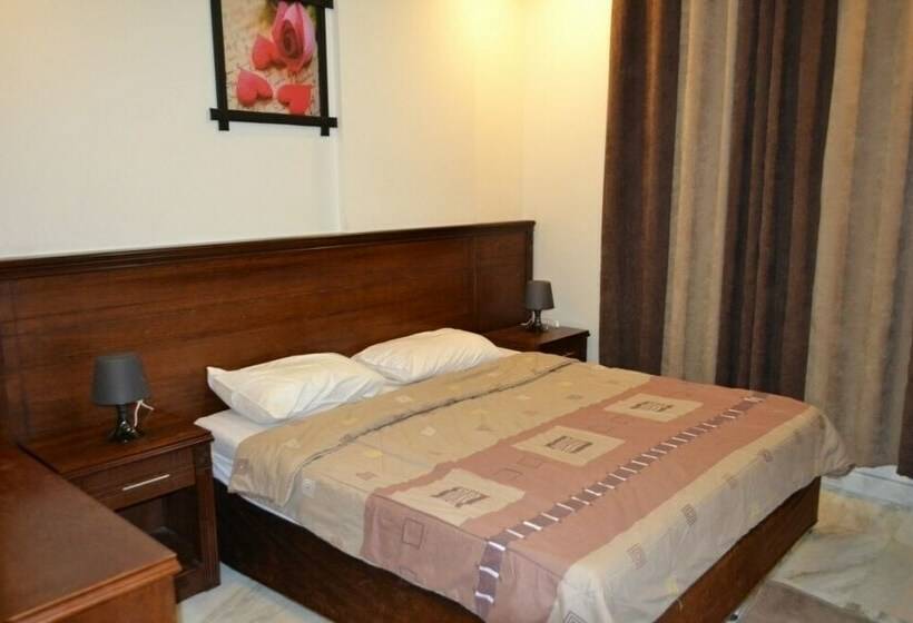 Отель Shoroq Al Nama Tower