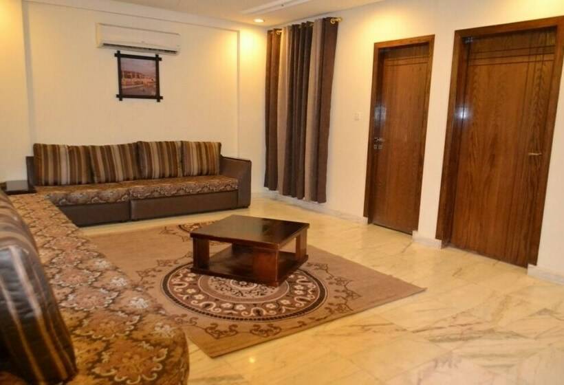 Отель Shoroq Al Nama Tower