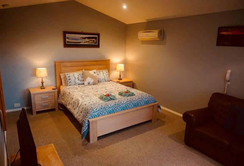 Отель Southern Anchorage Retreat