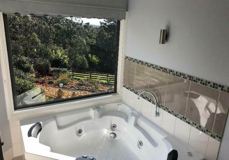 Отель Southern Anchorage Retreat