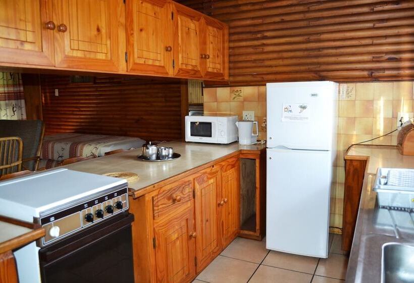 Log Cabin & Settlers Village