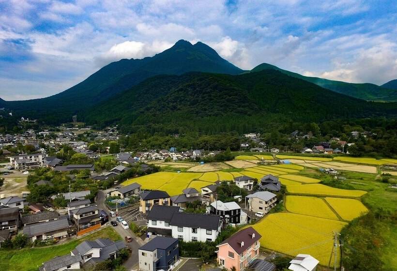 Rjokan Yufuin Lamp No Yado