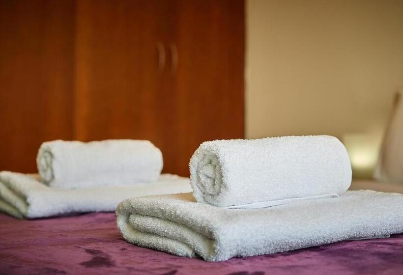 Villa Azura Sunrise By Ezoria Villas