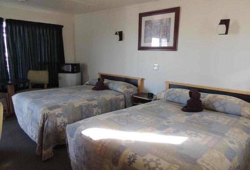 100 Mile Motel & Rv Park