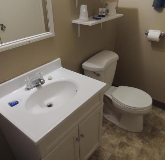 100 Mile Motel & Rv Park